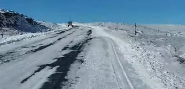 Şanlıurfa’da ulaşıma kar engeli! Sürücüler dikkat, yol trafiğe kapatıldı