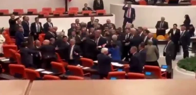 Meclis klasiği yumruklar konuştu! Allah'tan Urfalı yok