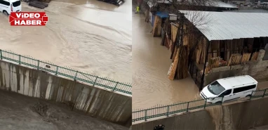Şanlıurfa'da yağış Oduncu Pazarını da vurdu!
