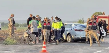 Şanlıurfa'da iki otomobil çarpıştı! Çok sayıda yaralı var