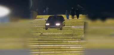Film sahnesi değil gerçek! Sürücü yolu karıştırınca…