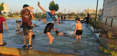 Şanlıurfa yanıyor! Sıcaktan bunalan çocuklar oraya akın etti
