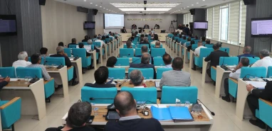 Böyle Meclis görülmedi: Tansiyon tavan yaptı, buzları espriler eritti!