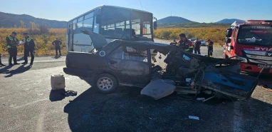 Tarım işçilerini taşıyan midibüs kaza yaptı! 3 ölü, 12 yaralı