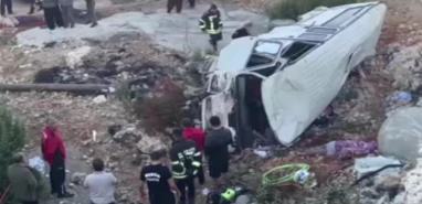Tarım işçilerini taşıyan minibüs devrildi: 5 ölü, 10 yaralı