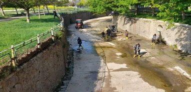 Şanlıurfa'da dereler temizlenip haşerelere karşı ilaçlandı!