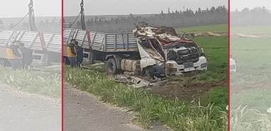 Şanlıurfa’da ‘ölüm yolu’nda tır şarampole devrildi!