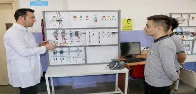 Resmi Gazete’de yayımlandı! Meslek lisesi öğrencilerine verilen paraya düzenleme geldi
