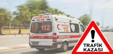 Şanlıurfa'da otomobil üst geçidin beton ayağına çarparak durabildi