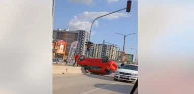 Karaköprü'de otomobil takla attı: 2 yaralı