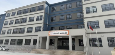 Urfa ve Maraş’tan sonra Mersin: Öğrenci okulda silahla yakalandı