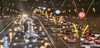 Urfa’nın çukurlu yollarında 'bana mısın' demeyen araçlar!