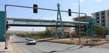 Bozova'da trafik ve can güvenliğini rahatlatan üst geçit