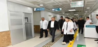 Feci kazada çok sayıda yaralı! Vali hastaneye koştu