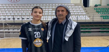 Babası maçı tribünden izledi: Şanlıurfalı Zehra Mardin’de 5 gol atıp yıldızlaştı