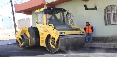 Viranşehir'de yol çalışmalarıyla mahalle yeni yüzüne kavuştu!