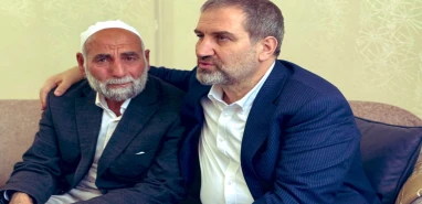 AK Partili isimden Şanlıurfalı şehit babasına övgüler: Bir filozofla beraberiz...