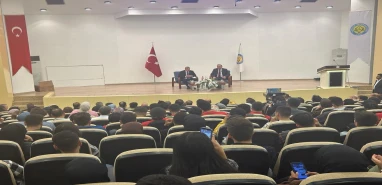 Beyazgül, Harran Üniversitesinde öğrencilerle soru cevap yaptı