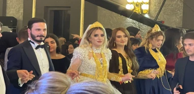 Şanlıurfa’da sıra dışı aşiret düğünü  Geline valiz dolusu altın!