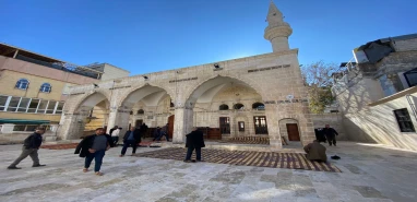 Şanlıurfa’da depremde hasar görmüştü! Tarihi cami yeniden açıldı…