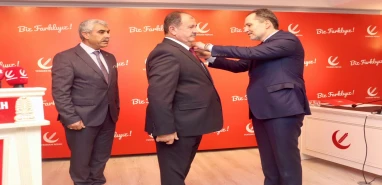 Eski belediye başkanına yeni partisinden görev... Başkan oldu!