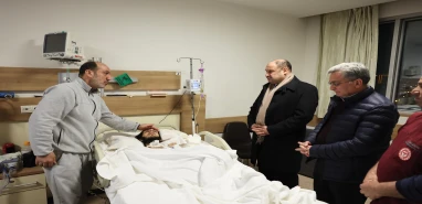 Şanlıurfalı genç umut ışığı bekliyor! İlk bağış Başkan Gülpınar’dan geldi