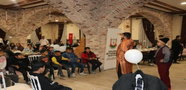 Şanlıurfa'da iftar sofrası çocuklar için kuruldu... "Unutursan yetim kalır"