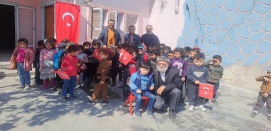 Denizli'den Ceylanpınar'a, Ceylanpınar'dan sınır ötesine... Elmacı Dede yine yaptı yapacağını