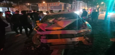 Şanlıurfa'da kaza! Park halindeki TIR'a çarptı