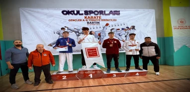 Genç karateci Şanlıurfa'nın gururu oldu! Madalya ile dönüyor...