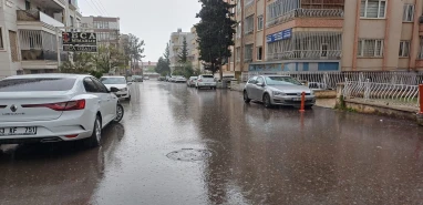 Şanlıurfa’da bir anda bastırdı! Vatandaşlar hazırlıksız yakalandı