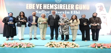 Sağlık Bakanı'ndan Şanlıurfa'daki ebeye ödül... Özel Ödül