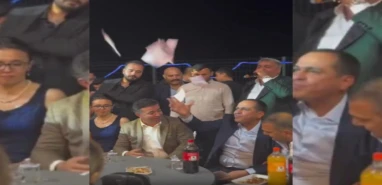 Şanlıurfa'da belediye başkanı para yağmuruna tuttu! İşte o anlar...