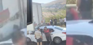 Şanlıurfa'da otomobil TIR'a çarptı! Baba ağır yaralı, çocuktan acı haber...