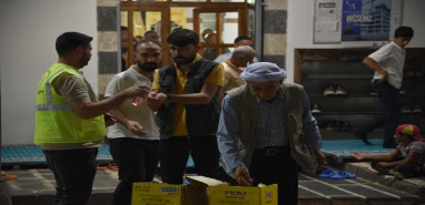 Siverek'te kandil coşkusu: Dualar edildi, ikramlar dağıtıldı