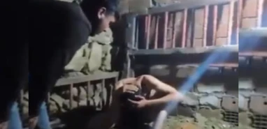 Ahırda 17 yaşındaki gence korkunç işkence! Görüntüler ortaya çıktı