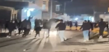 Çocuklar başlattı, aileler büyüttü! Şanlıurfa'da savaş alanına dönen kavganın görüntüleri...