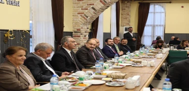 Büyükşehir ev sahipliği yaptı belediye başkanları aynı sofrada buluştu...