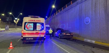 Şanlıurfa'da alt geçitte kaza: Çarpıştılar, yaralılar var!