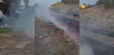 Şanlıurfa'da yol kenarında yangın: Dumanlar gökyüzünü kapladı