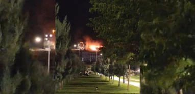 Şanlıurfa'da yangın geceyi aydınlattı: Kilometrelerce öteden görüntülendi...