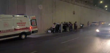 Motosiklete çarpmamak için manevra yaptı, takla attı! Yaralılar var