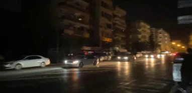 Şanlıurfa'da bir cadde karanlığa gömüldü: Sürücülerden çağrı...