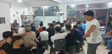 Her hafta, meraklıları burada... Akçakale'de kuş pazarına yoğun ilgi