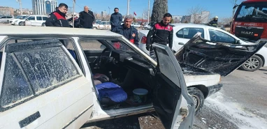 Şanlıurfa'da otomobil yangını korkuttu