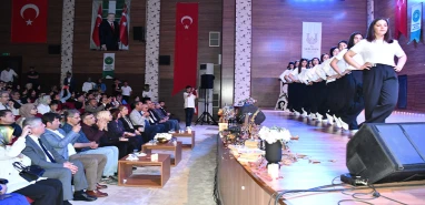 Haliliye'de duygular şiirle buluştu: "Cumhuriyetin Şiir 100'ü" etkinliği