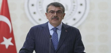 Bakan Tekin: Sorular bizim istediğimiz saatten daha erken yayınlandı