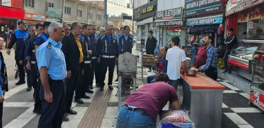 Vay uyanıklar vay! Şanlıurfa’da kaldırım işgali yapan esnafa müdahale