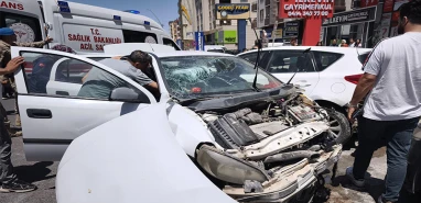 Şanlıurfa'da 4 araç birbirine girdi!