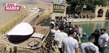 Şanlıurfa'nın kavurucu sıcağına rağmen akın akın geliyorlar